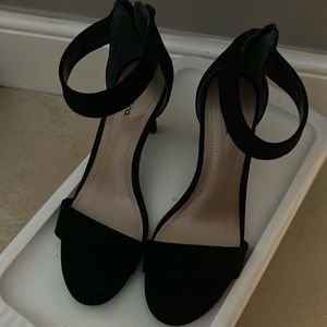 Super Cute black heels!!